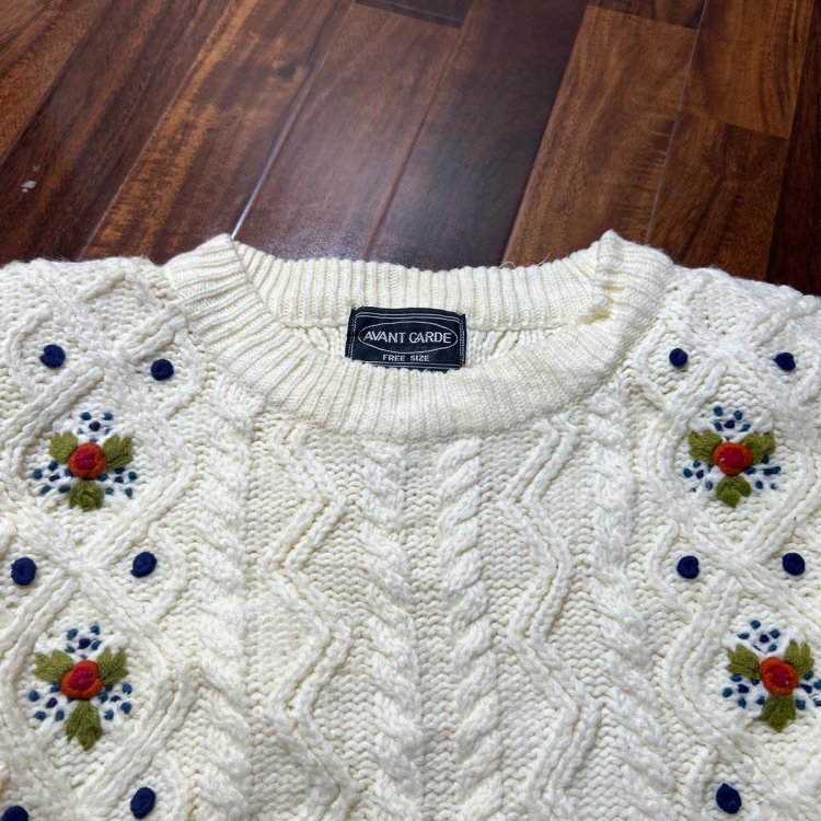 AVANT GARDE FLORAL SWEATER
